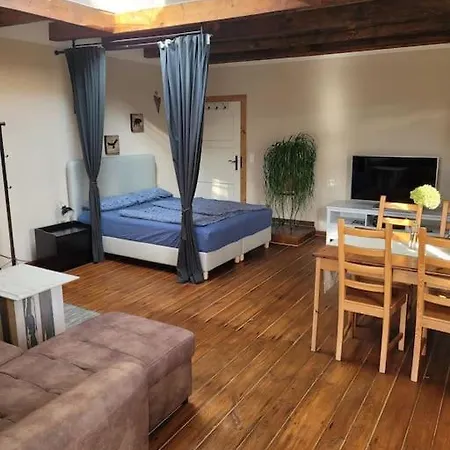 Apartament Wunderschoenes Obergeschoss In Bahnhofsnaehe Chociebuż