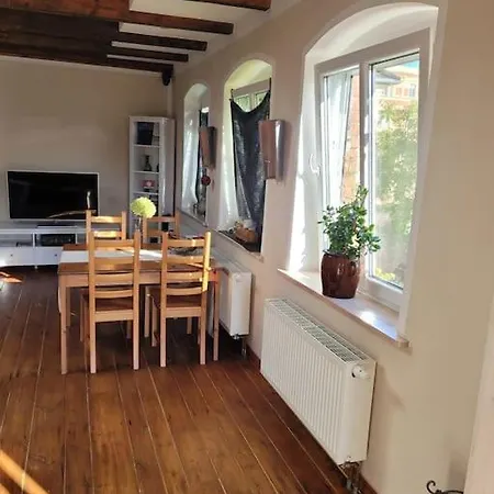 Apartament Wunderschoenes Obergeschoss In Bahnhofsnaehe Chociebuż