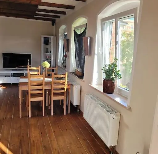 Apartament Wunderschoenes Obergeschoss In Bahnhofsnaehe Chociebuż
